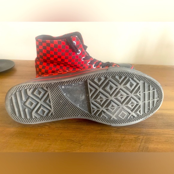 Sneakers. - Picture 3 of 5